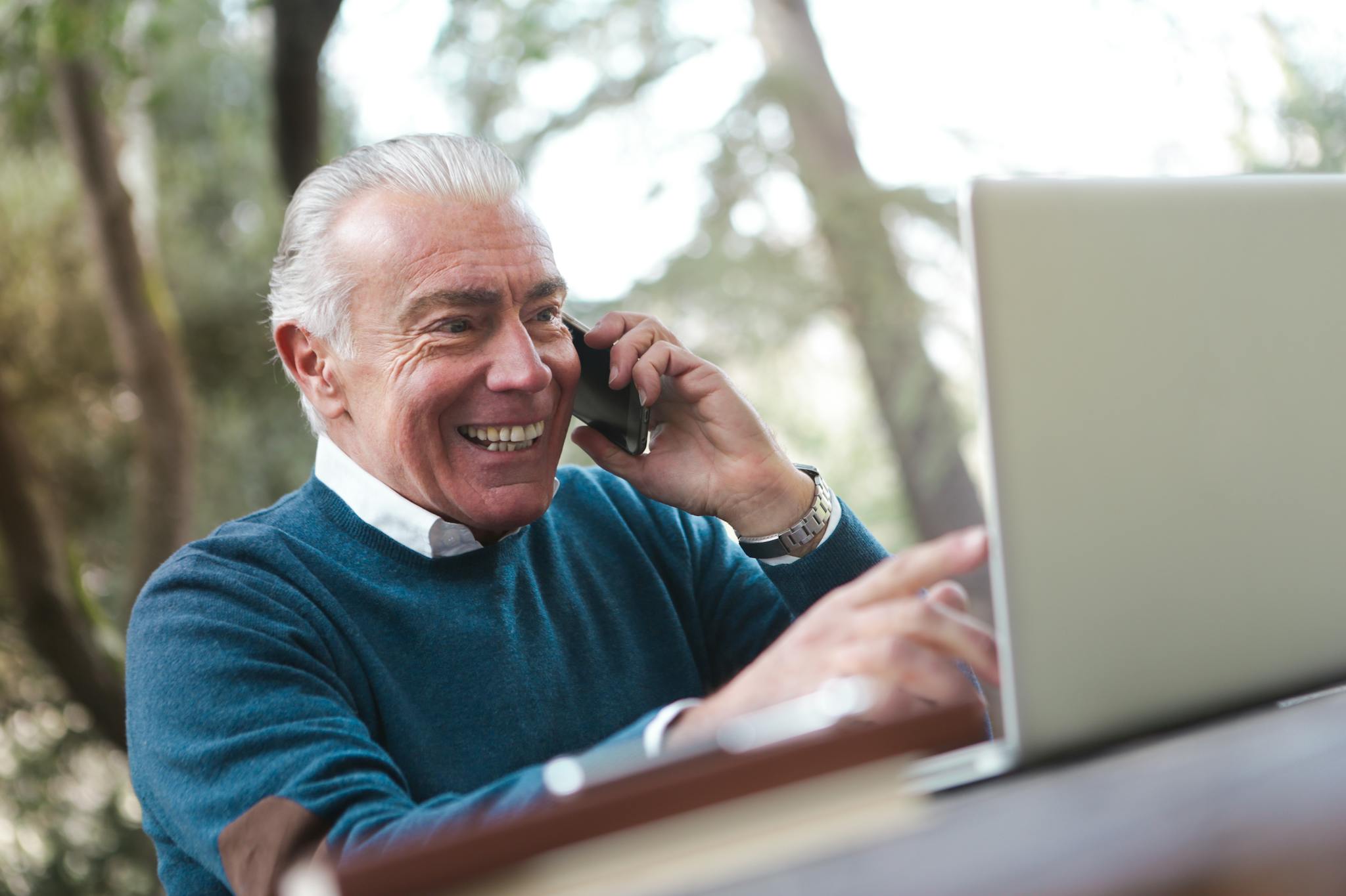 how to get a free phone for seniors